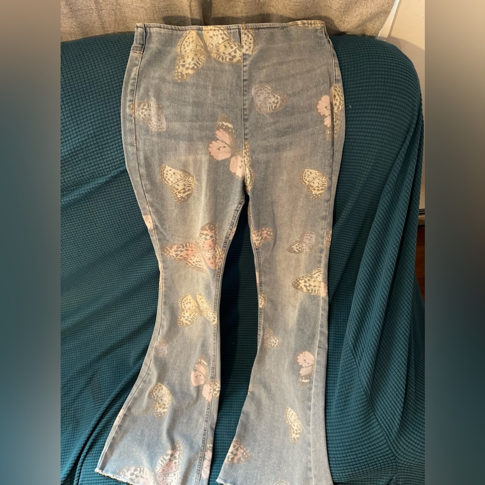 Cute flare butterfly jeans.